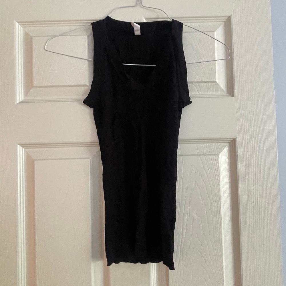 Black fitted tank